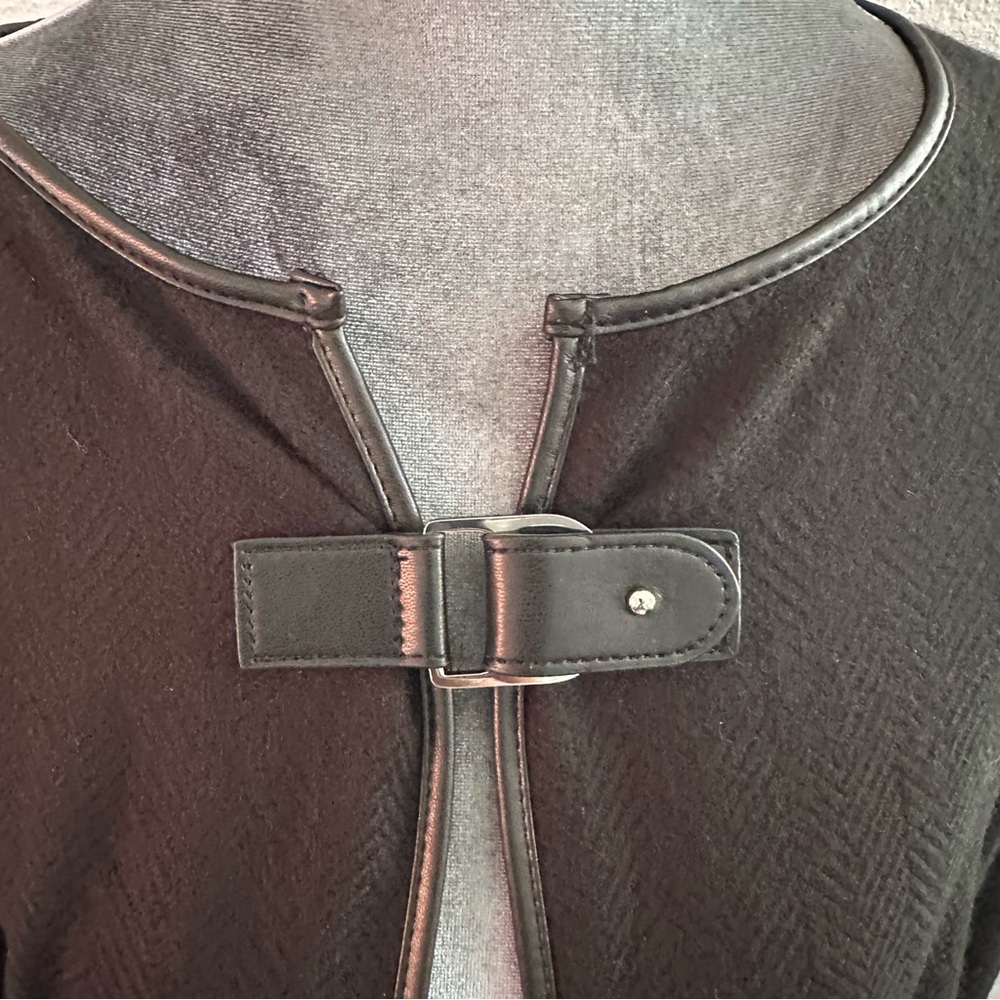 Lauren Ralph Lauren Buckle-Front Poncho / Cape Wrap - NWT - Picture 4 of 10